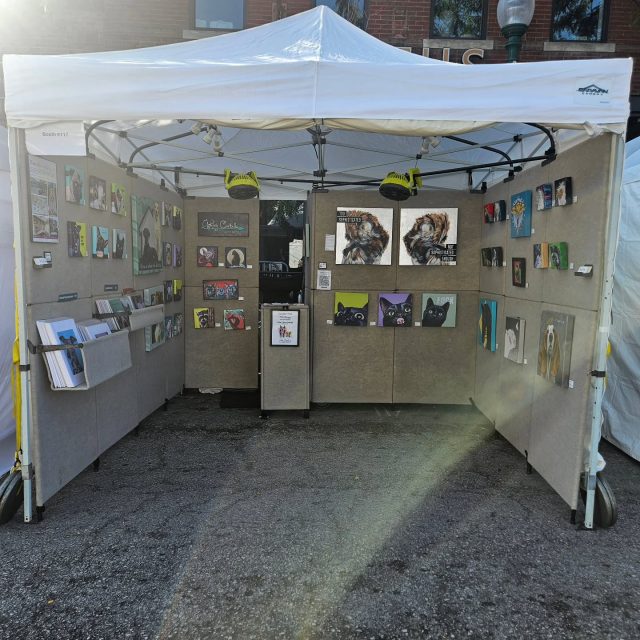 Turns out Kansas City loves the cheifs more than art. Yesterday was pretty quiet here in Westport. But...we're open til 9 today, come see us!

#kcartscene #thingstodokc #animalart